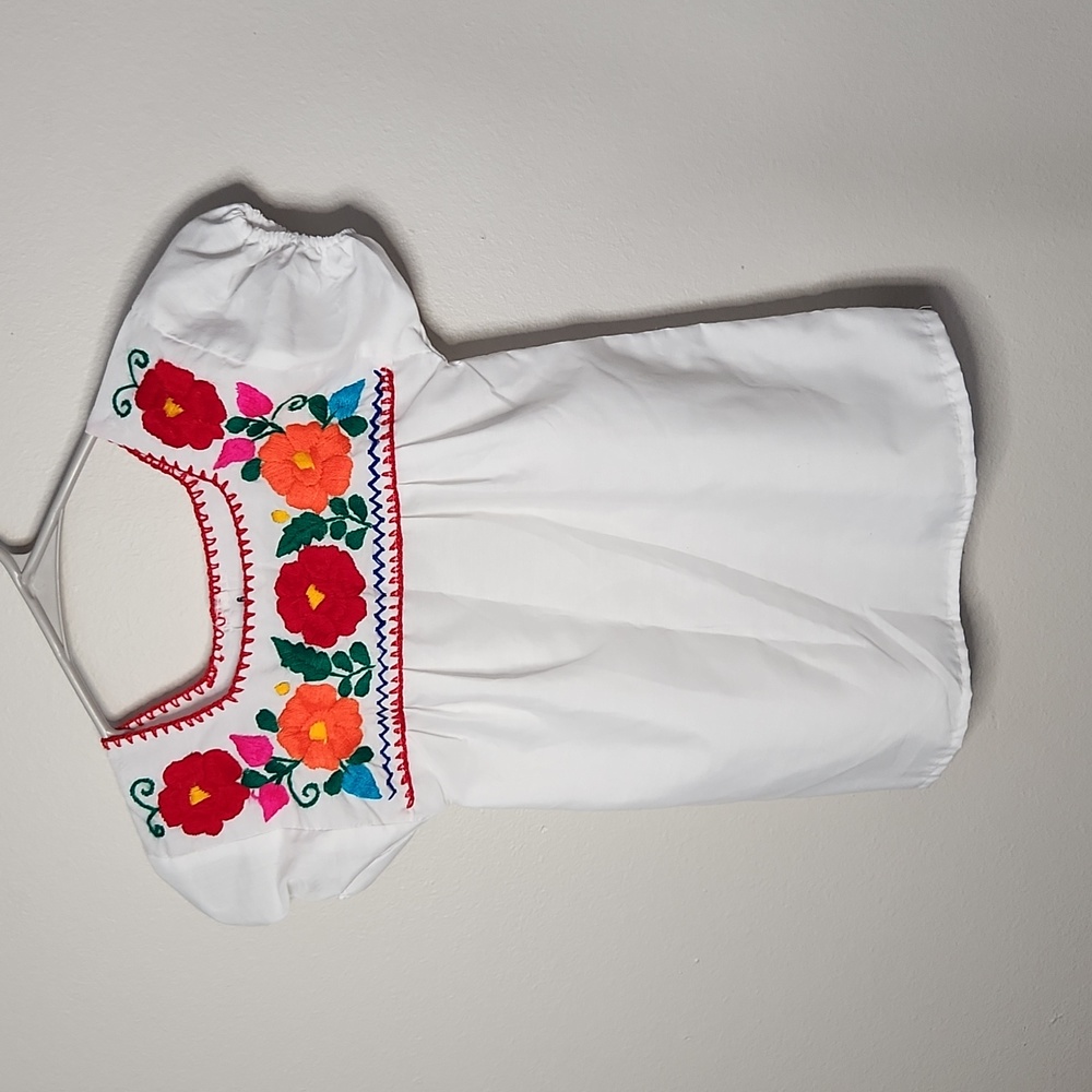 Mexican embroidery blouse for girls Blusa artesanal para niñas.